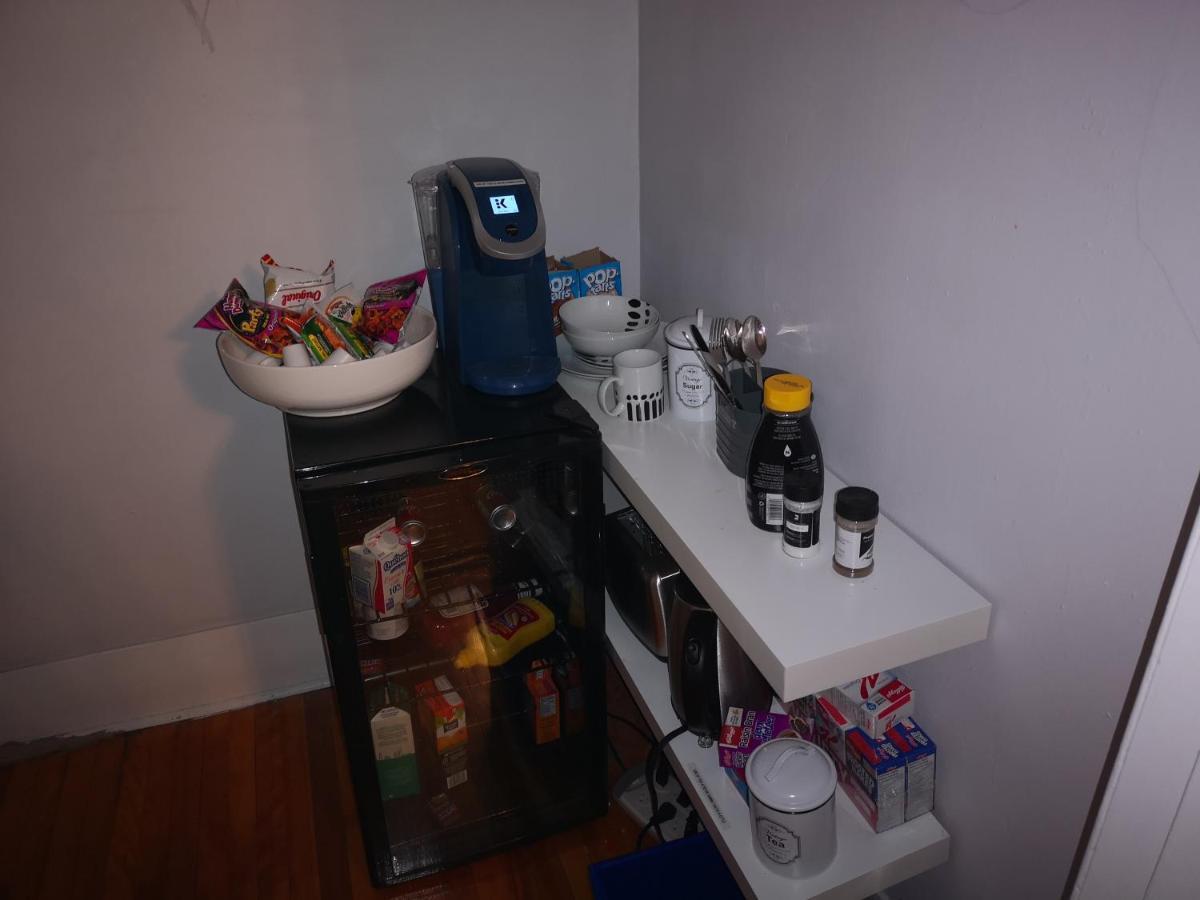 Room With King Bed In Shared 3 Bedroom Downtown Montréal Exterior foto
