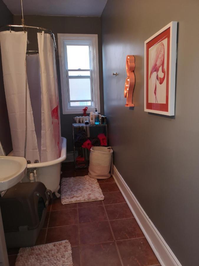 Room With King Bed In Shared 3 Bedroom Downtown Montréal Exterior foto