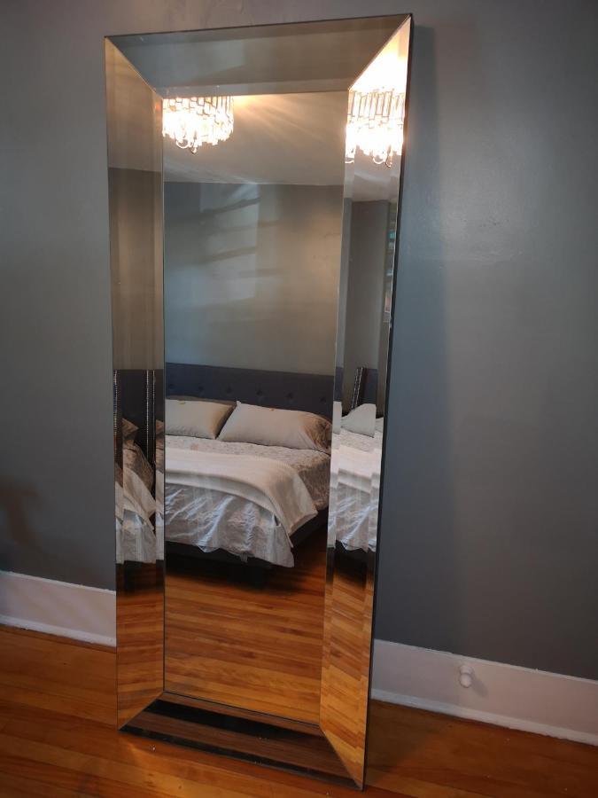 Room With King Bed In Shared 3 Bedroom Downtown Montréal Exterior foto