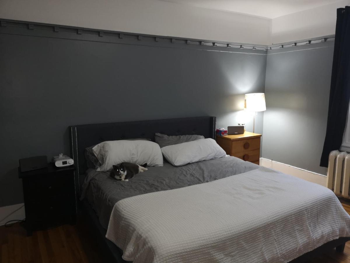 Room With King Bed In Shared 3 Bedroom Downtown Montréal Exterior foto